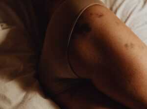 inner thigh kiss meaning